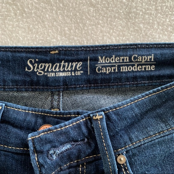 Signature Levi’s Modern Capris - Picture 3 of 6